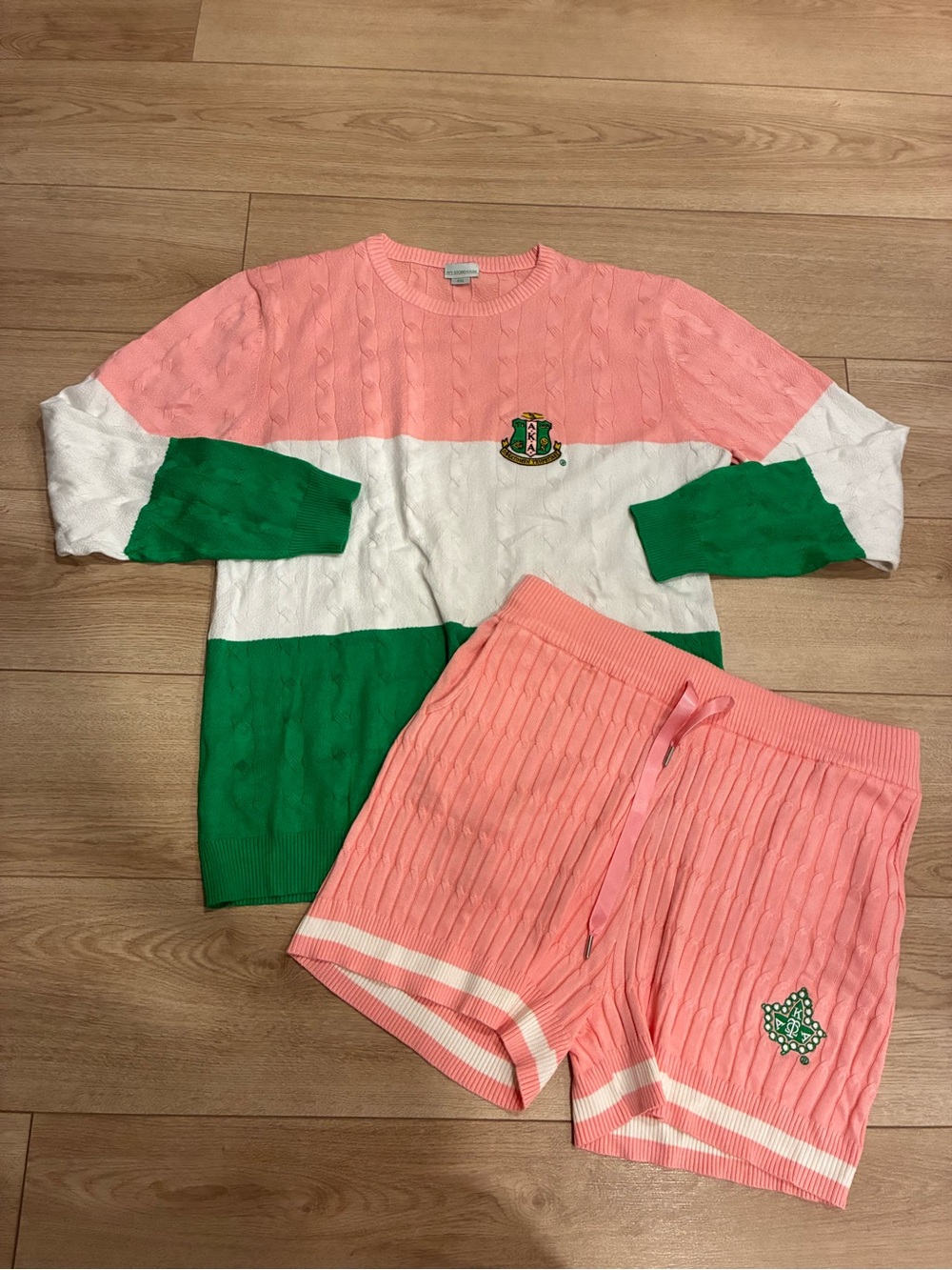 Ivy Storehouse Women’s Two Piece Sweater Set Alpha Kappa Alpha AKA Size XXL